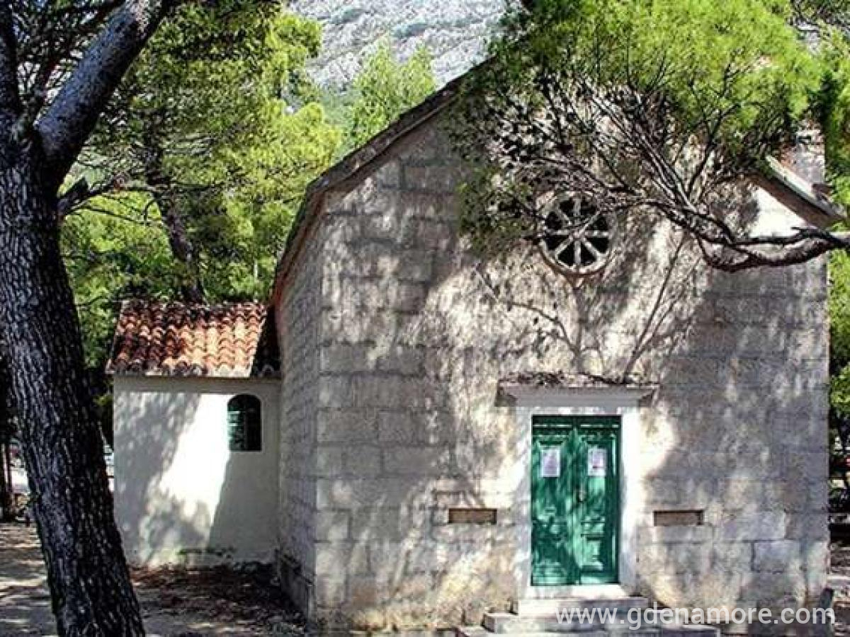 Apartmani Ursić, privatni smeštaj u mestu Brela, Hrvatska - Crkva Gospe od Karmela
